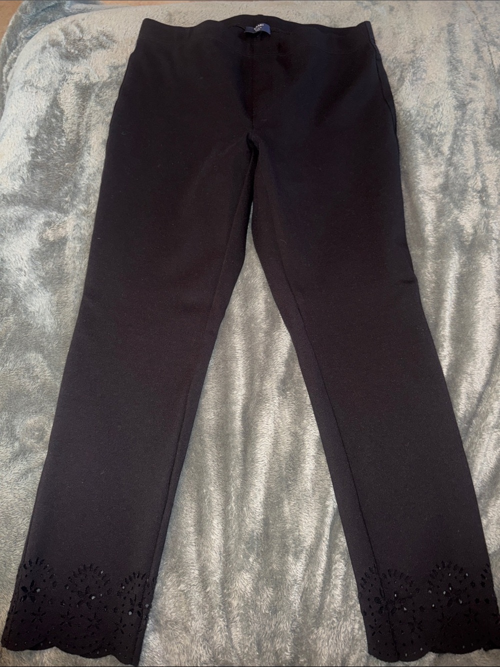 Size large New without tags Black Laser-Cut Hem Leggings
